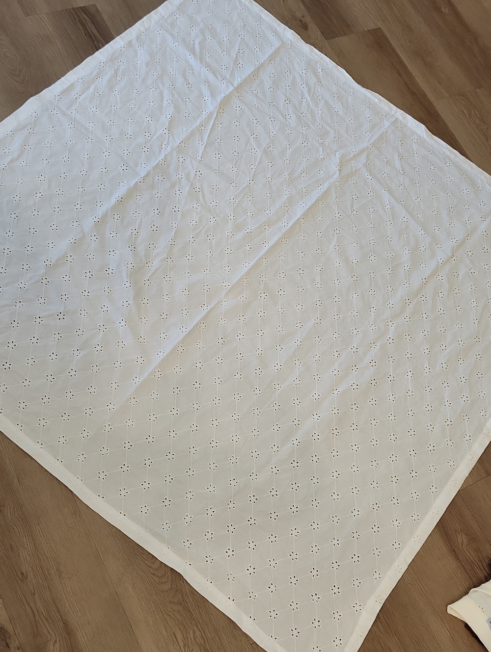 The Pioneet Woman Like New Tablecloth